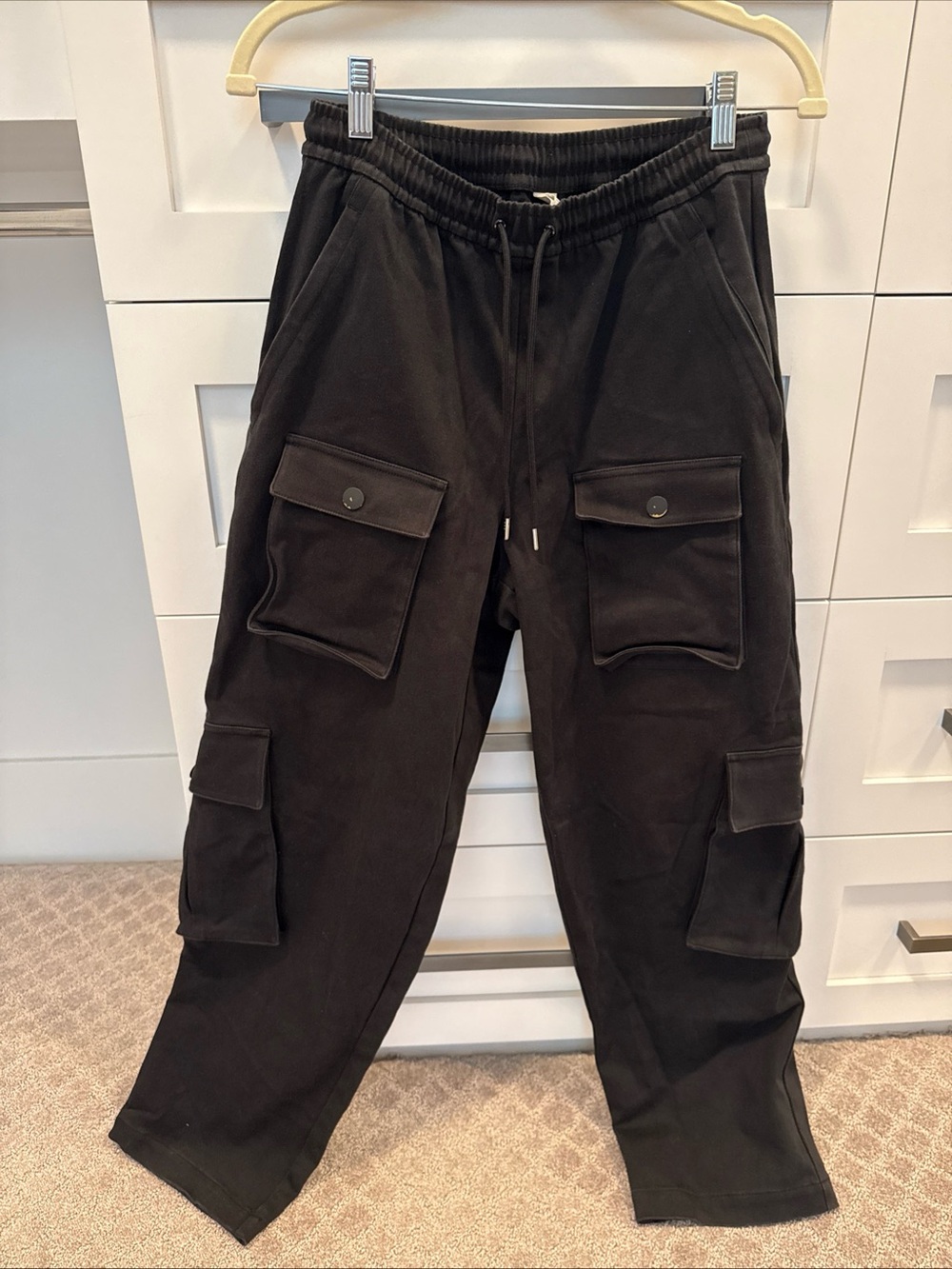 ALO Yoga Men's Black Cargo Joggers with Flap Pockets